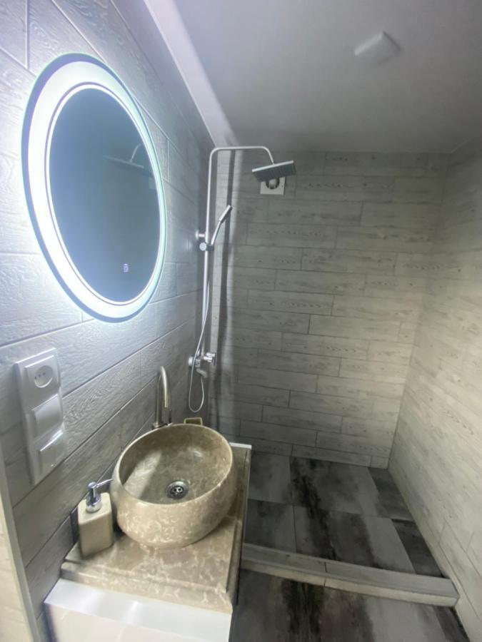 Wooden Hut Apartment คัซเบกี ภายนอก รูปภาพ